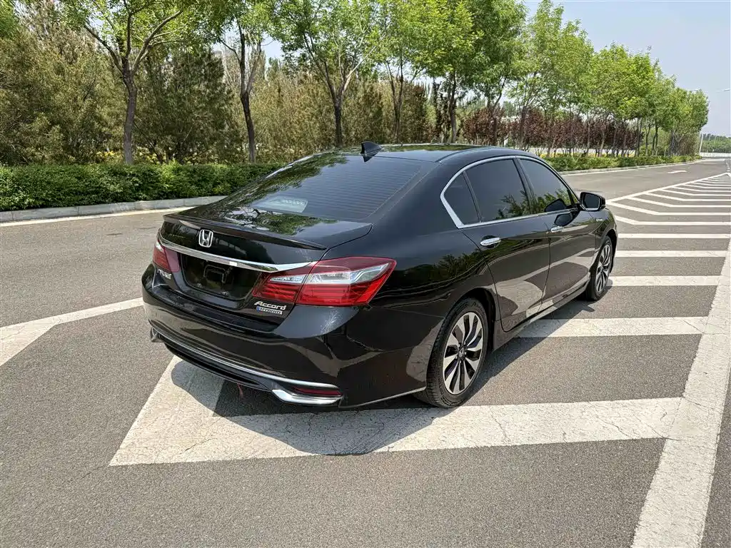Honda Accord 2017 — фото 9