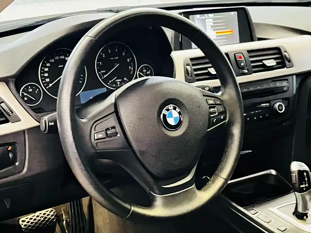 BMW 3 Series 2015 — фото 11