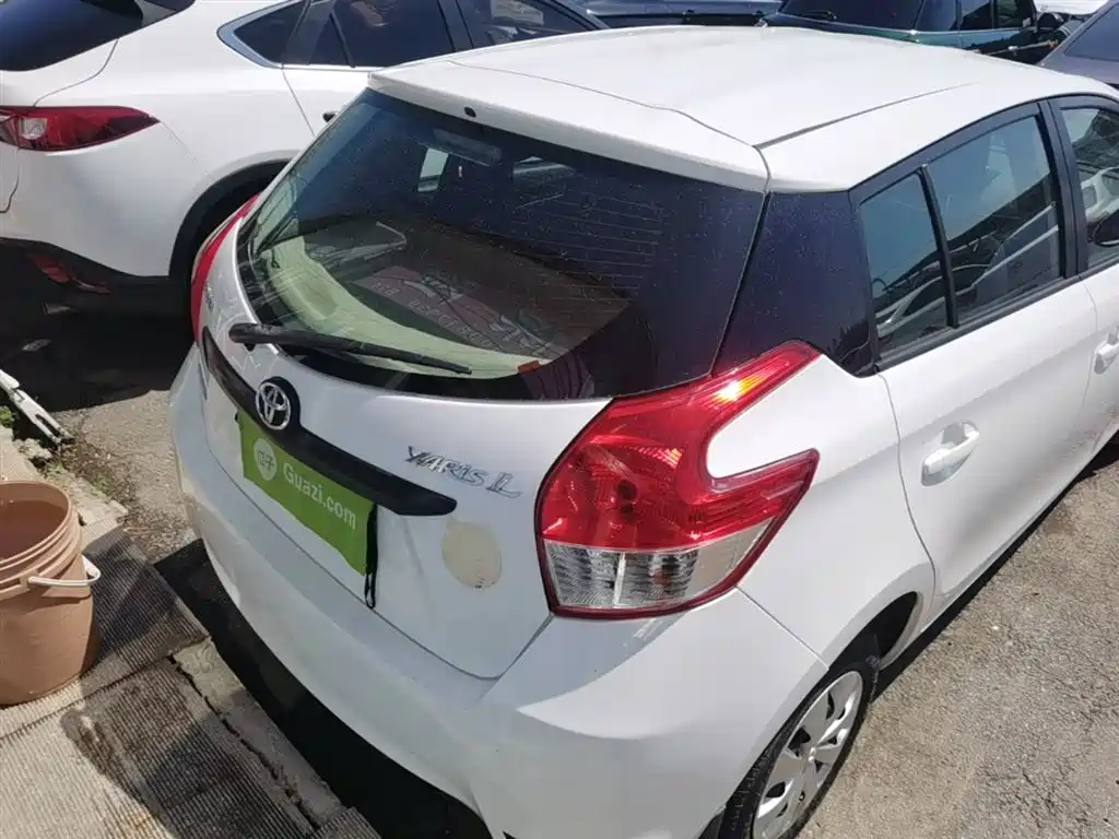 Toyota Yaris L 2015 — фото 6