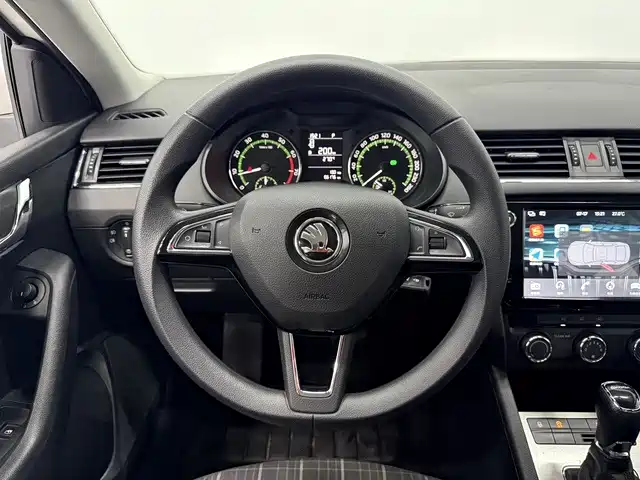 Skoda Octavia 2019 — фото 8