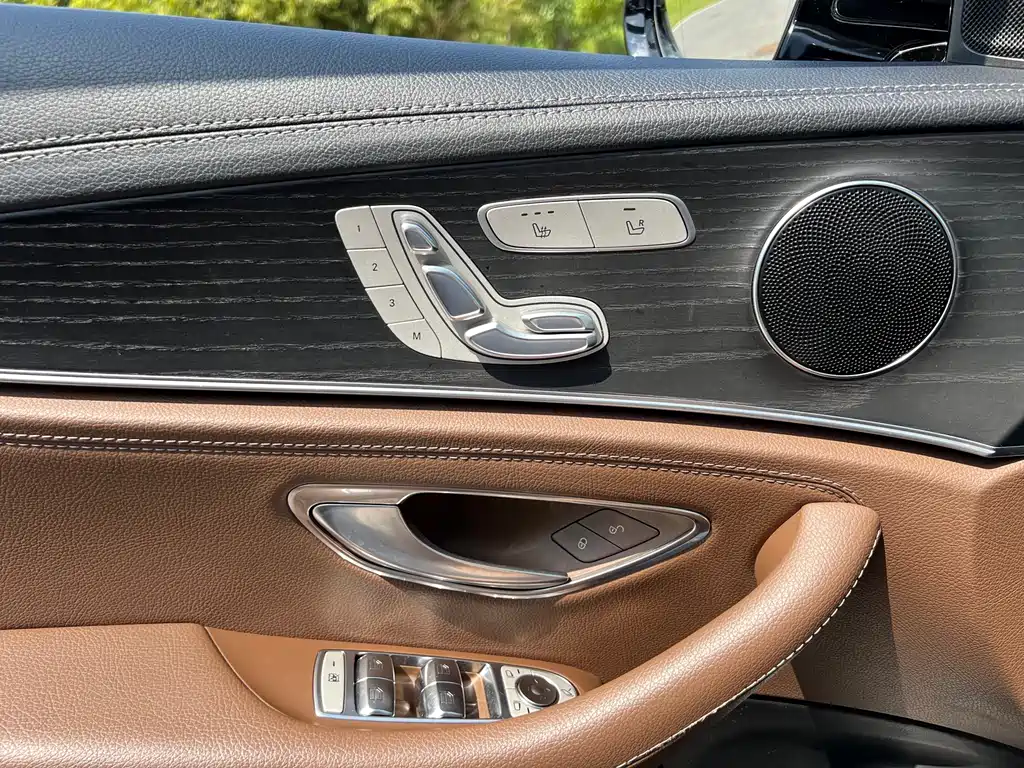 Mercedes-Benz E-Class 2020 — фото 17