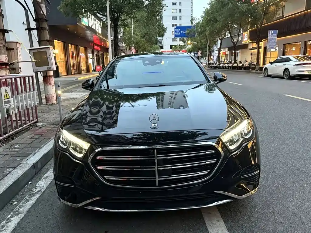 Mercedes-Benz E-Class 2025