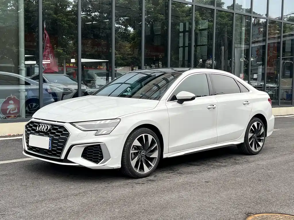 Audi A3 2022 — фото 1