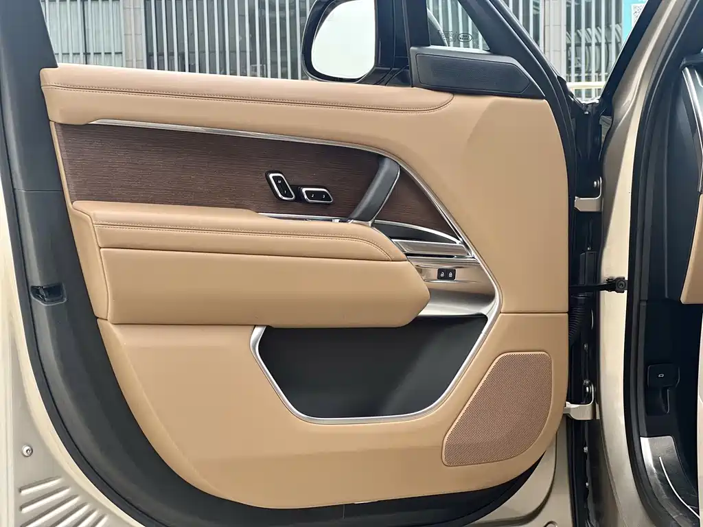 Land Rover Range Rover 2023 — фото 13