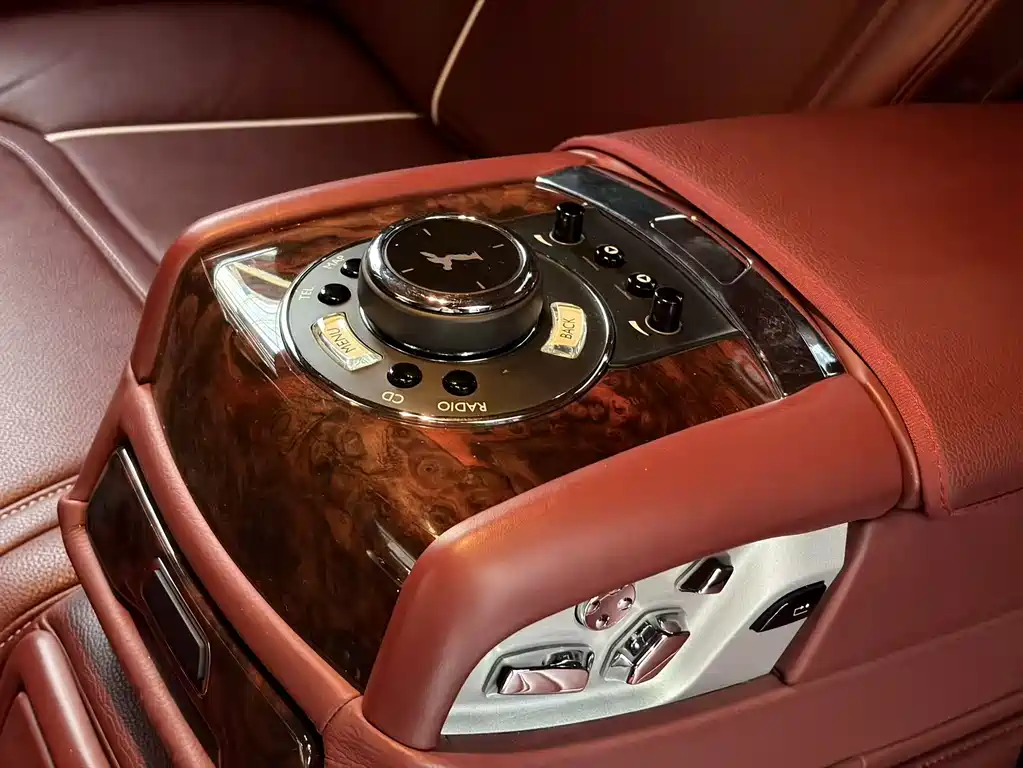 Rolls-Royce Ghost 2015 — фото 8