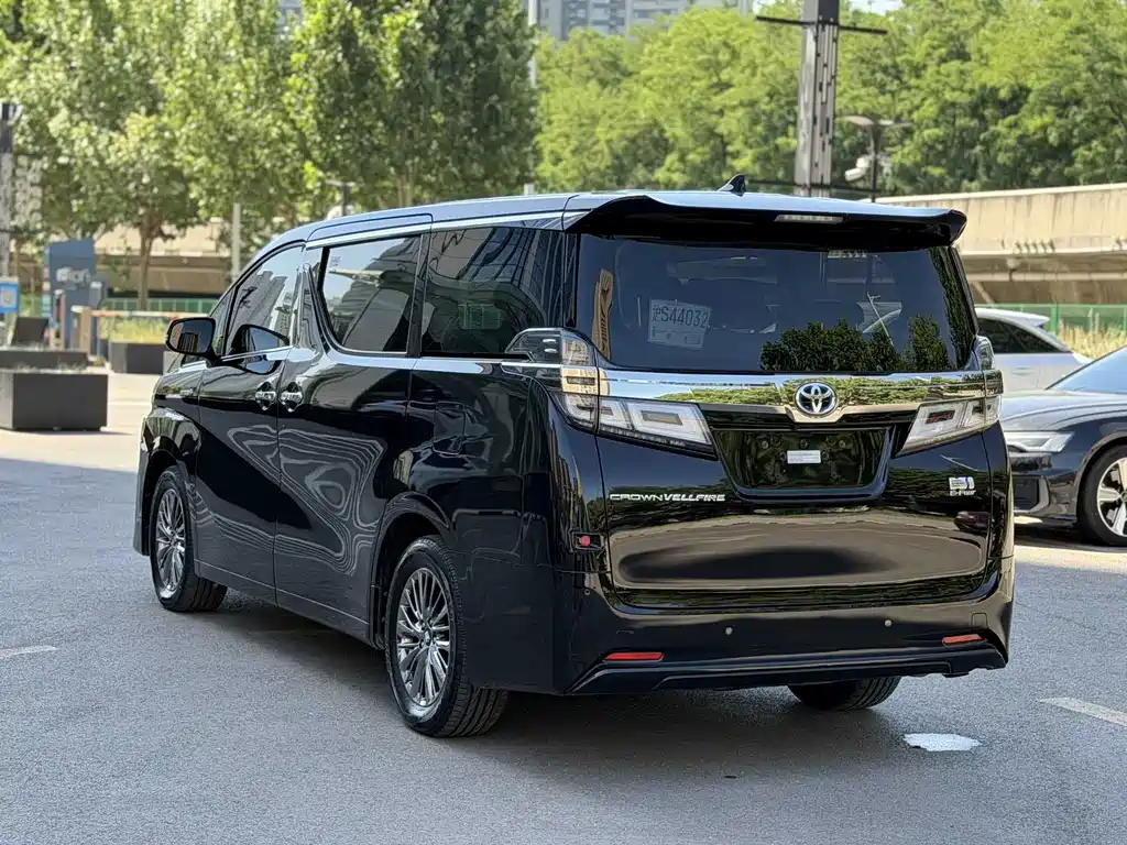 Toyota Vellfire 2022 — фото 16