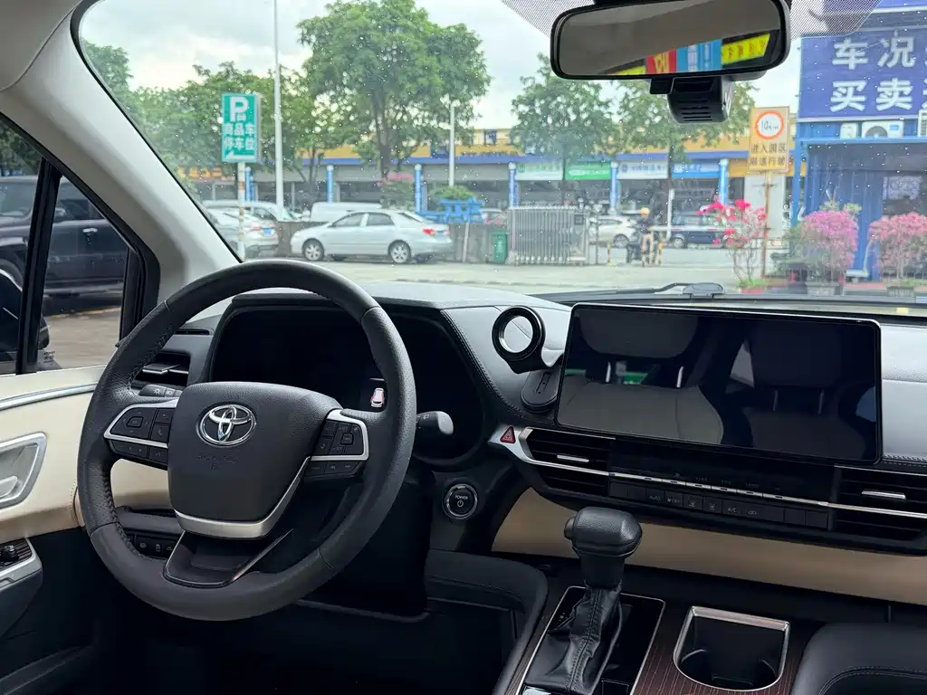 Toyota Granvia 2025