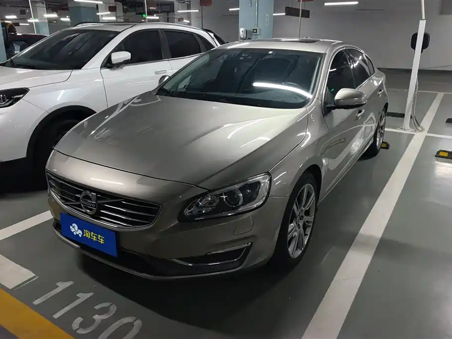 Volvo S60 2015 — фото 1