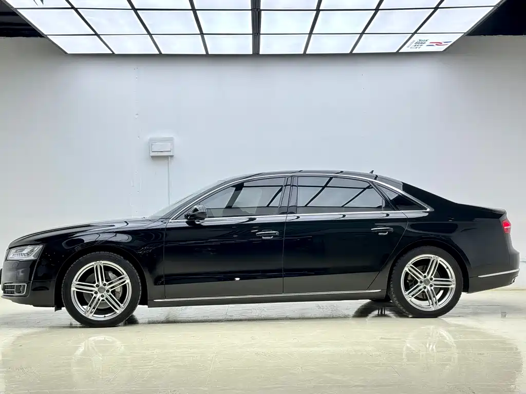 Audi A8 2016 — фото 3