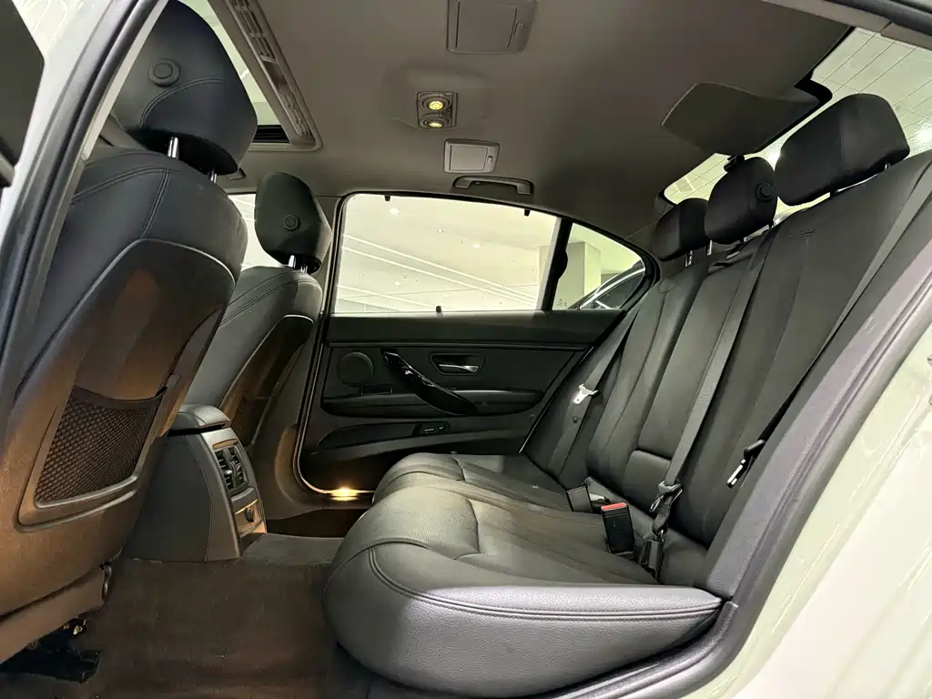 BMW 3 Series 2019 — фото 12