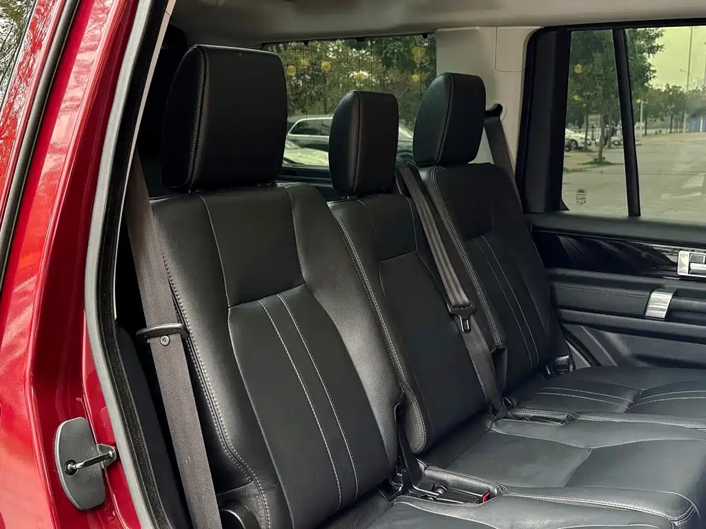 Land Rover Discovery 2017 — фото 20