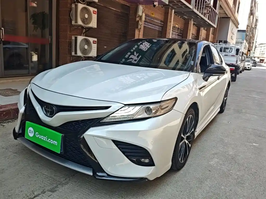 Toyota Camry 2021 — фото 1
