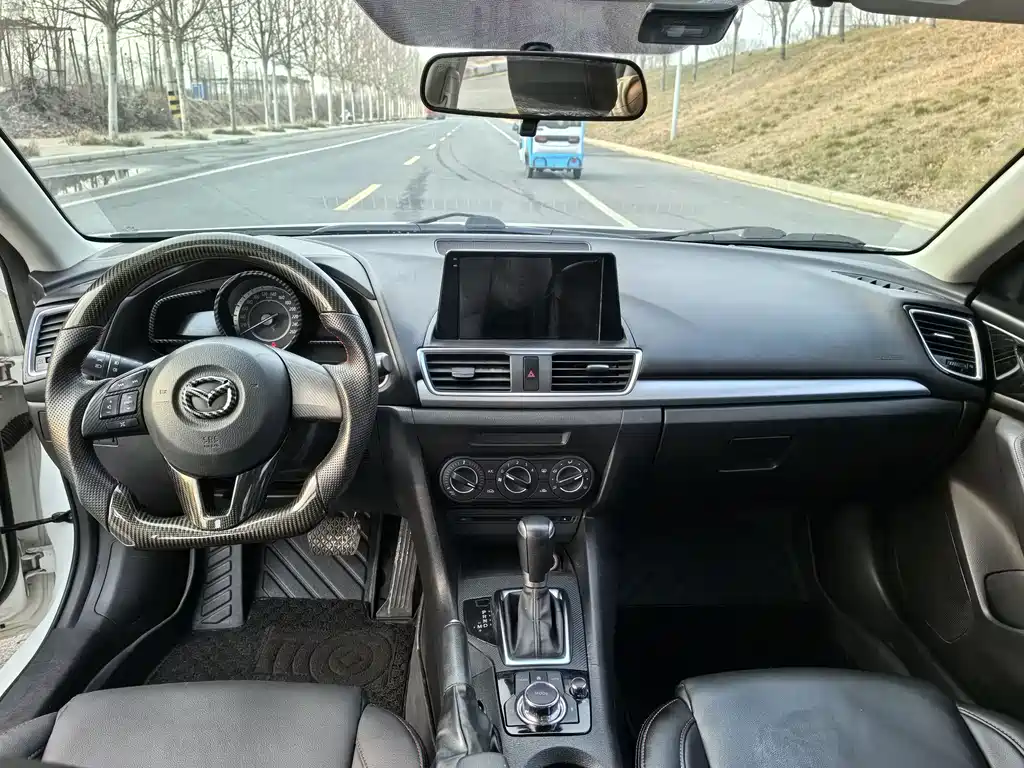Mazda 3 Axela 2016 — фото 6