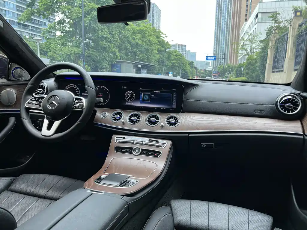 Mercedes-Benz E-Class 2019 — фото 14