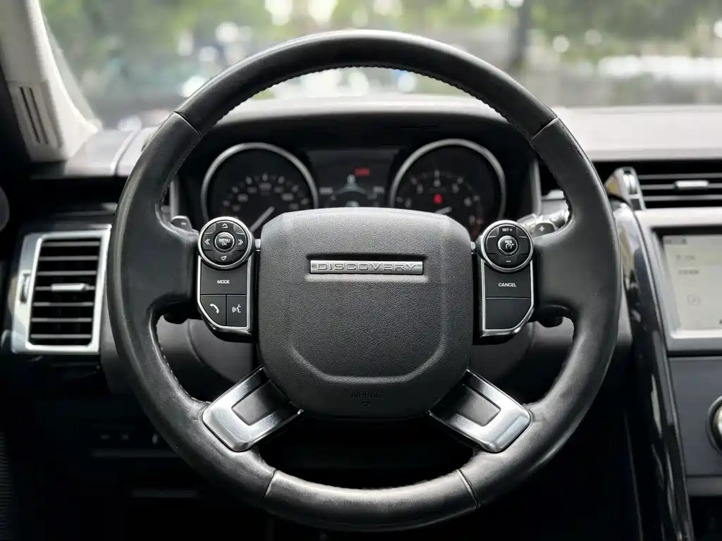 Land Rover Discovery 2018 — фото 12