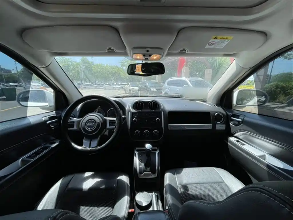 Jeep Compass 2016 — фото 12