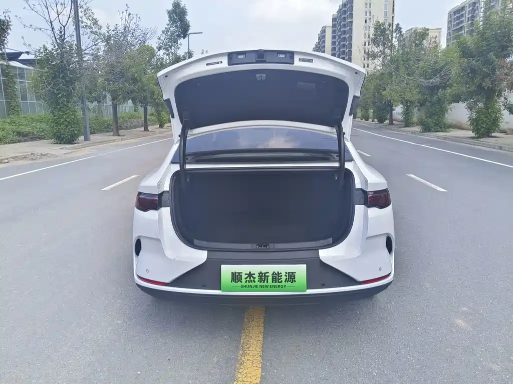 BYD Qin L 2025 — фото 8