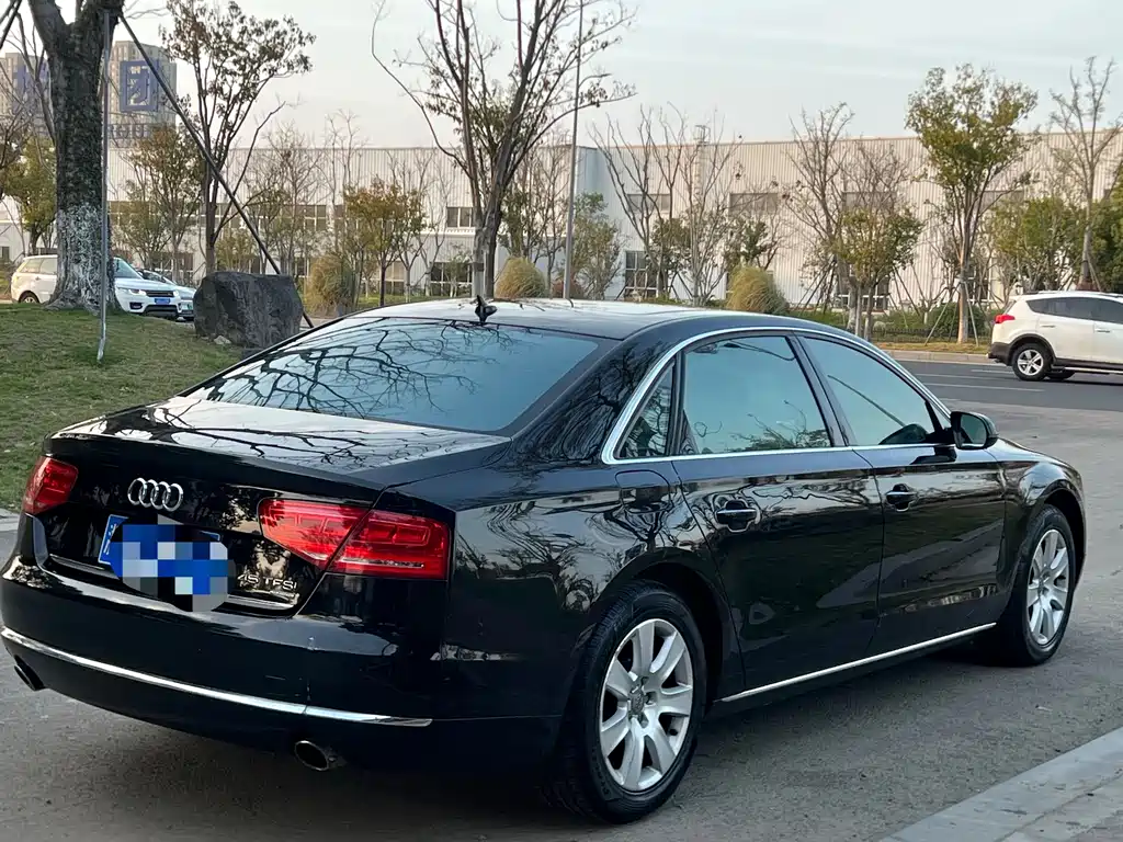 Audi A8 2014 — фото 8
