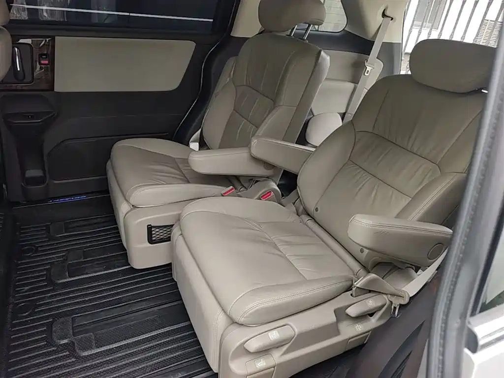 Honda Odyssey 2015 — фото 15