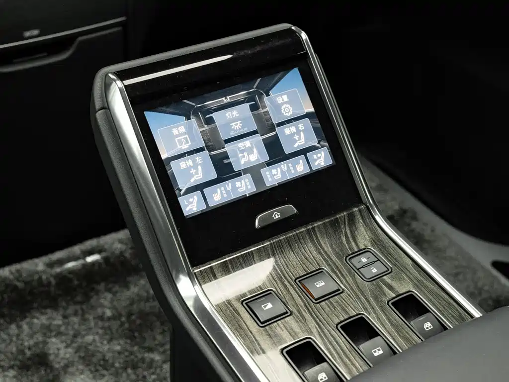 Lexus LM 2022 — фото 12