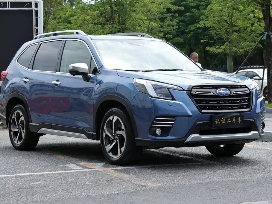 Subaru Forester 2023 — фото 3
