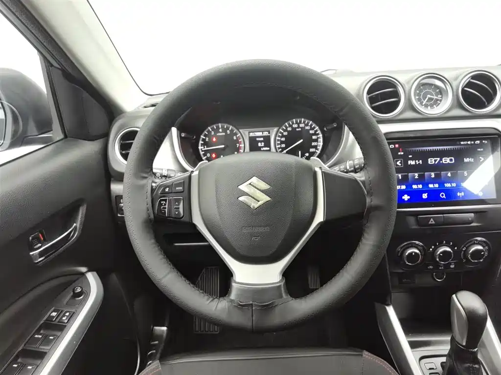 Suzuki Vitara 2017 — фото 11