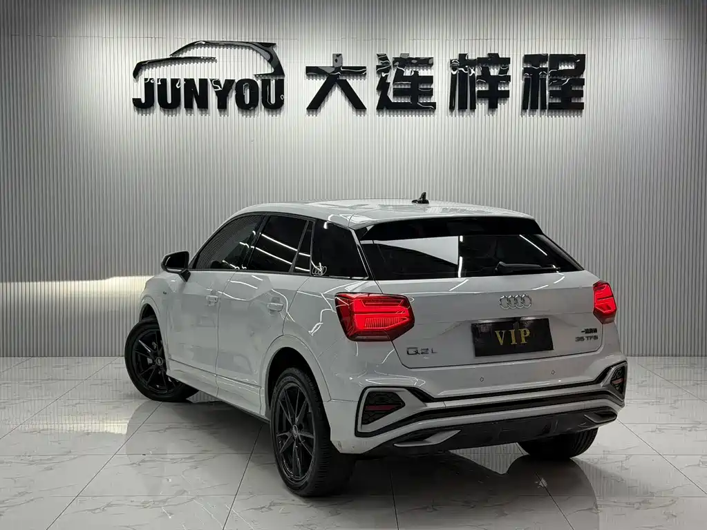 Audi Q2L 2023
