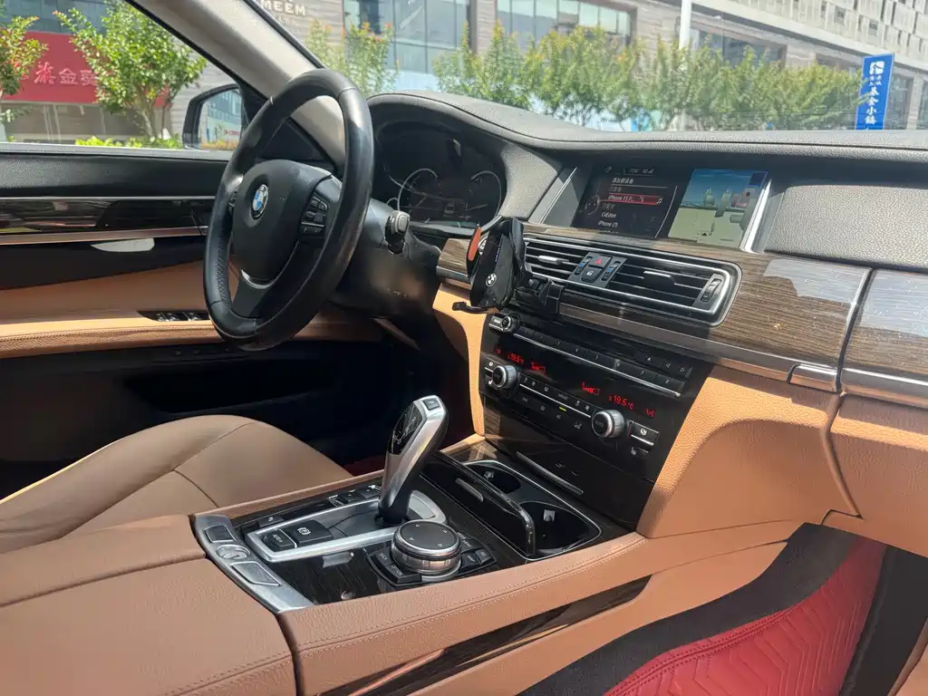 BMW 7 Series 2015 — фото 13