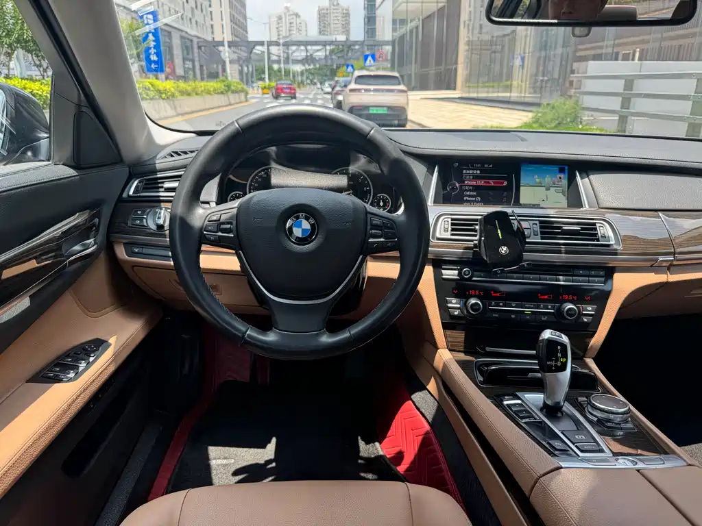 BMW 7 Series 2015 — фото 15