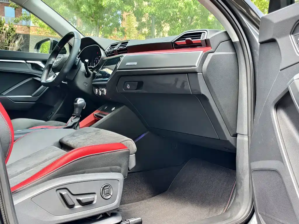Audi Q3 2021 — фото 13