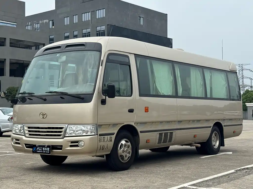 Toyota Coaster 2011 — фото 1