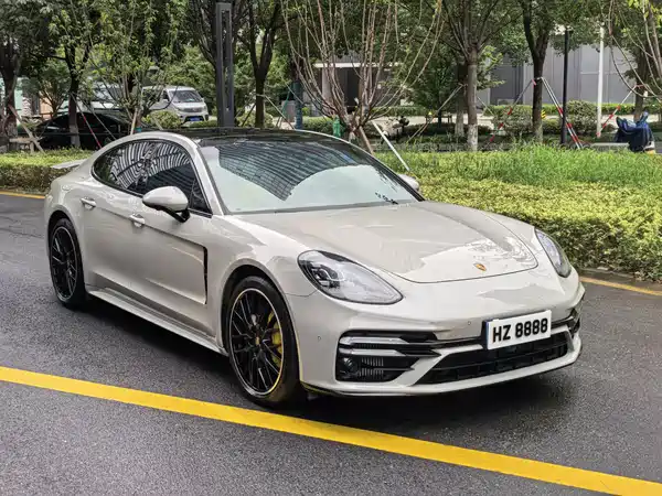 Porsche Panamera 2023