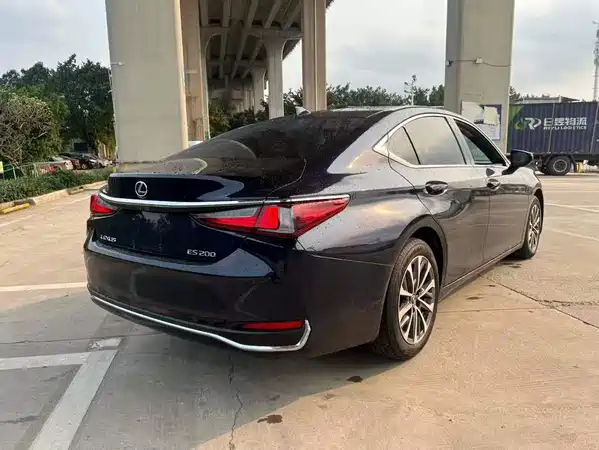 Lexus ES 2023
