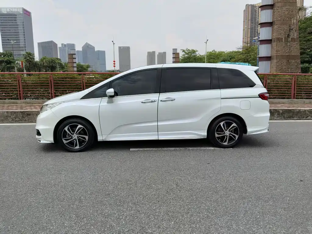 Honda Odyssey 2015 — фото 10