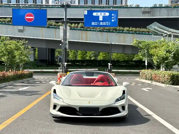 Ferrari F8 2023
