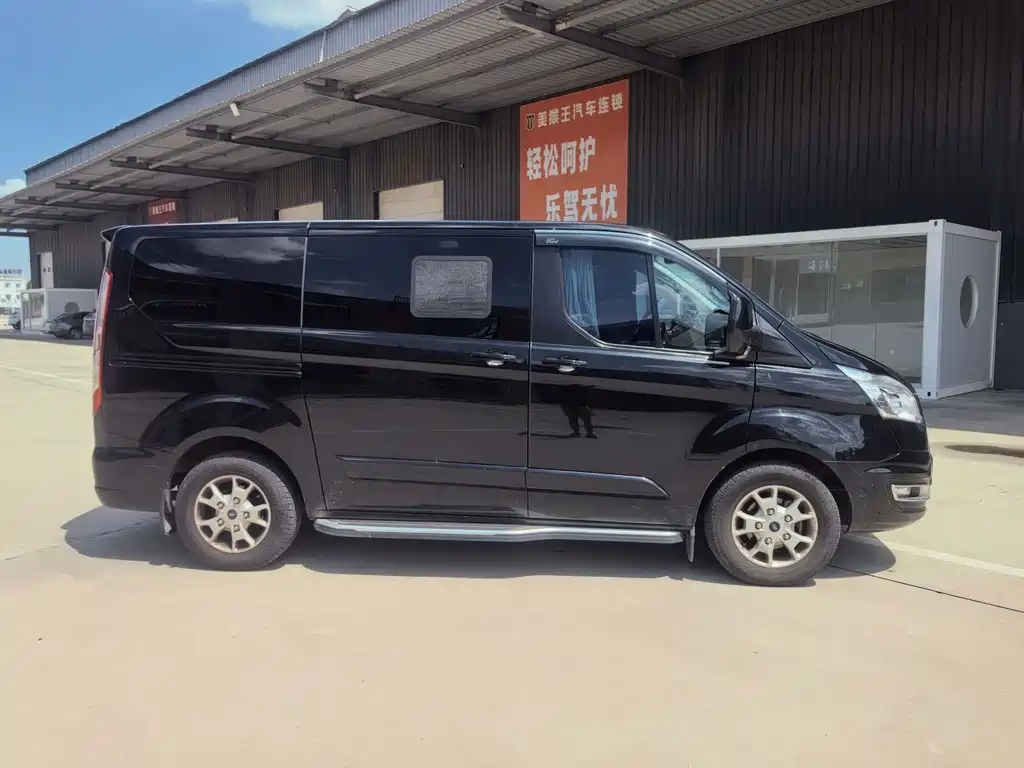 Ford Tourneo 2022 — фото 4