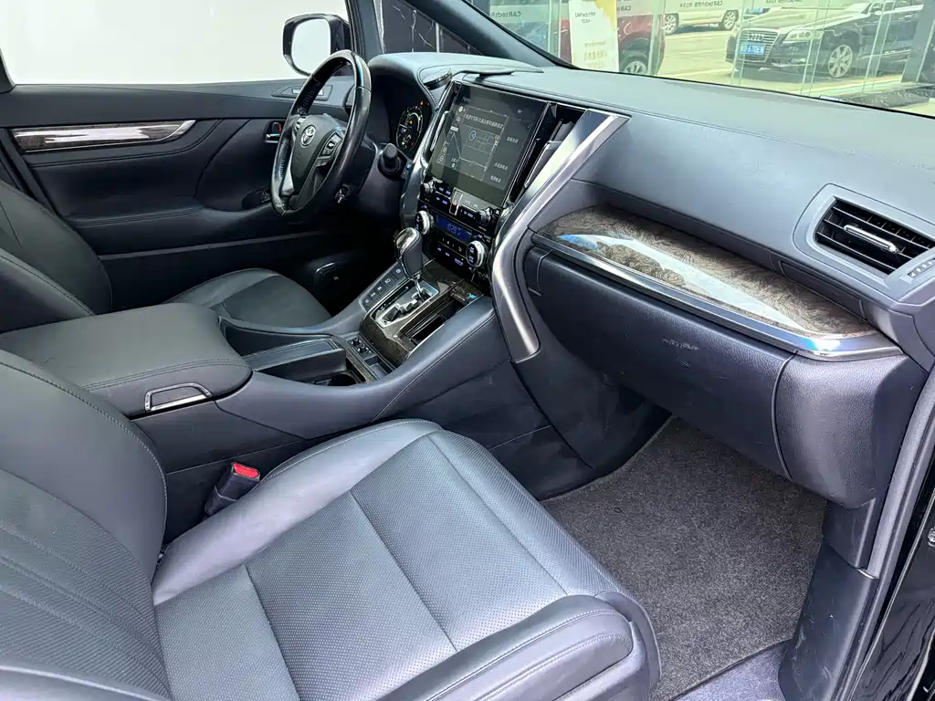 Toyota Alphard 2021 — фото 20