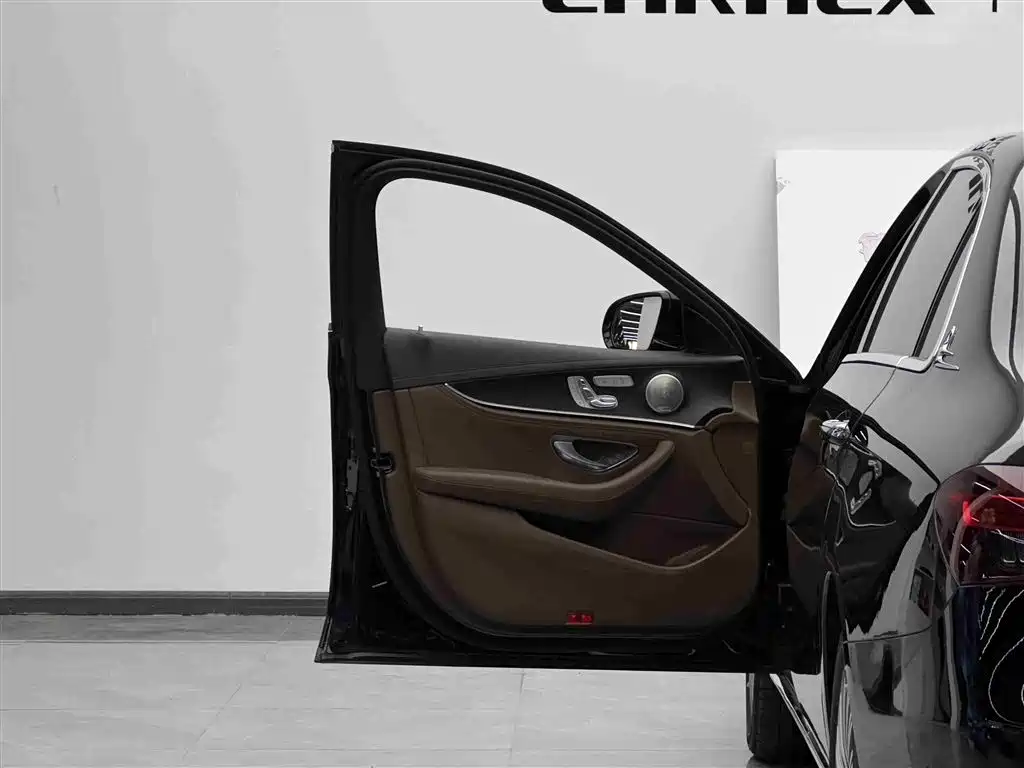 Mercedes-Benz E-Class 2023 — фото 5