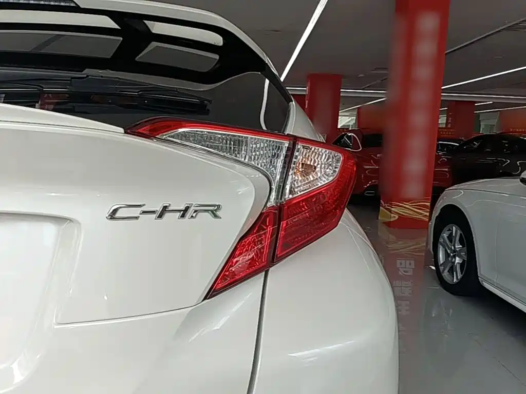 Toyota C-HR 2020 — фото 8