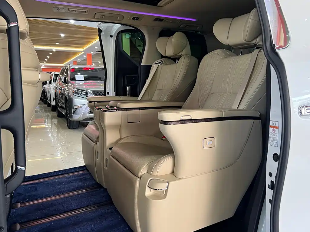 Toyota Vellfire 2021 — фото 13