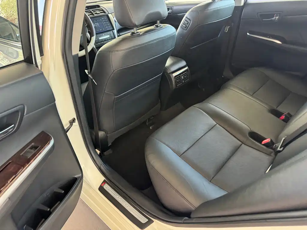 Toyota Camry 2016 — фото 13