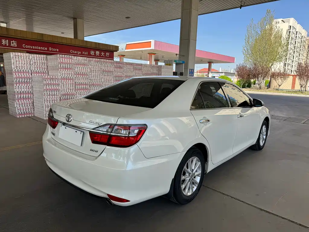 Toyota Camry 2016 — фото 16