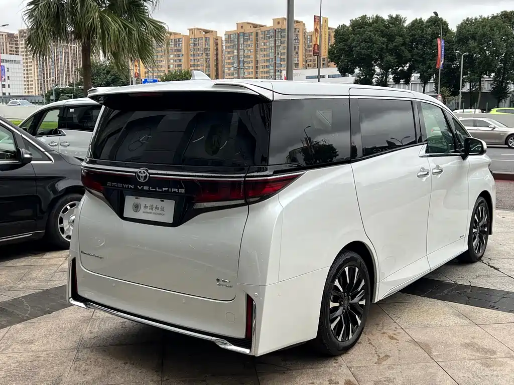 Toyota Vellfire — фото 24