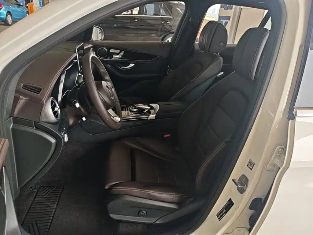 Mercedes-Benz GLC 2018 — фото 15