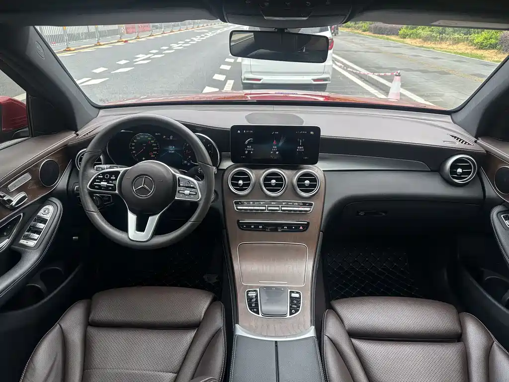 Mercedes-Benz GLC 2020 — фото 16