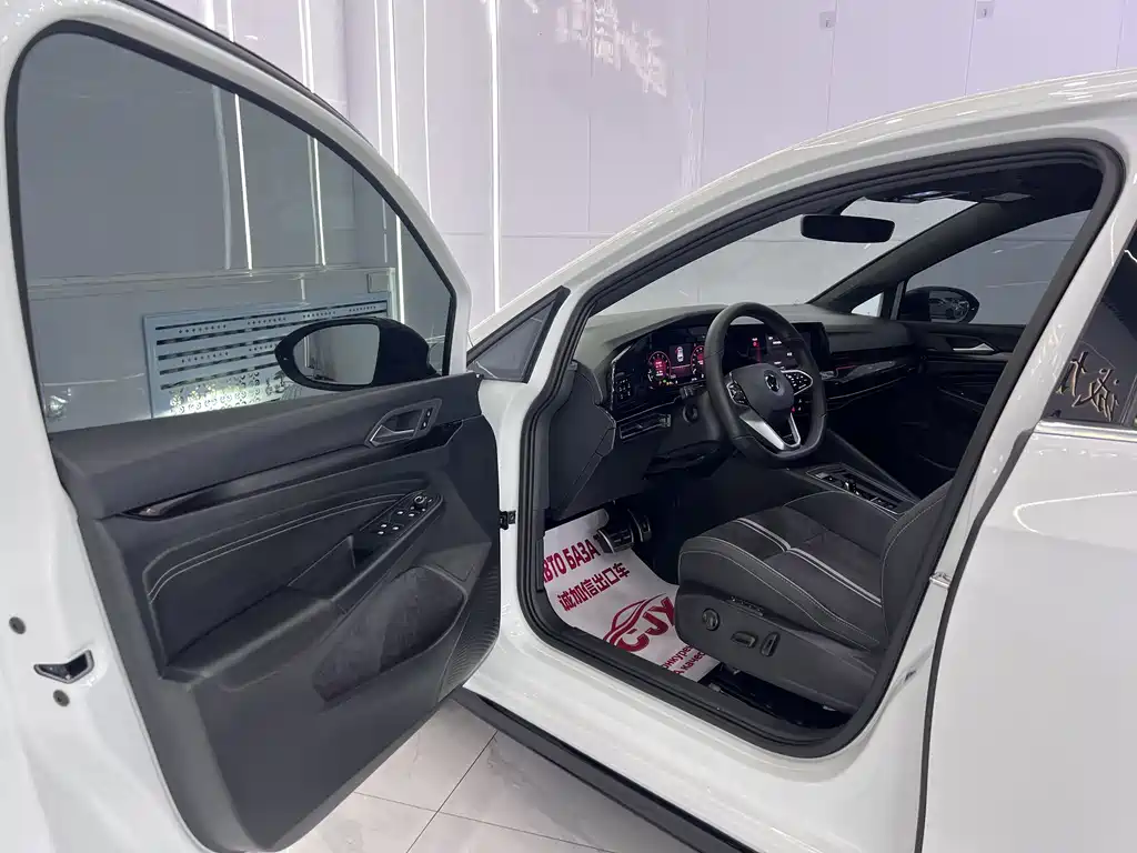 Volkswagen Golf 2024