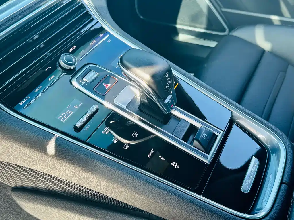Porsche Panamera 2018 — фото 15