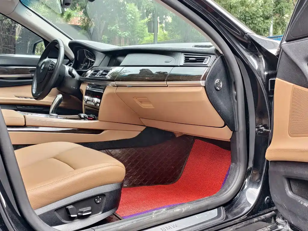 BMW 7 Series 2009 — фото 13