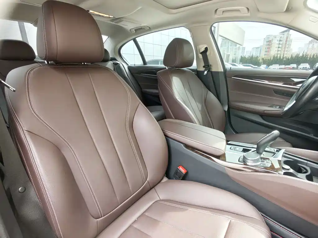 BMW 5 Series 2020 — фото 16