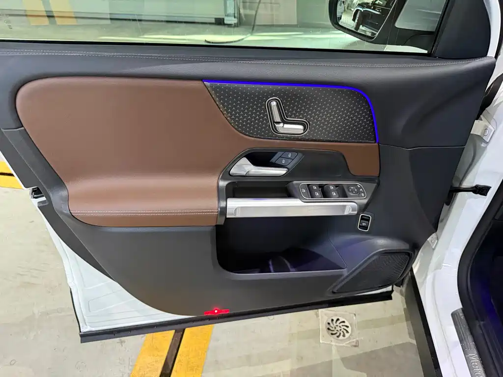 Mercedes-Benz GLB 2024
